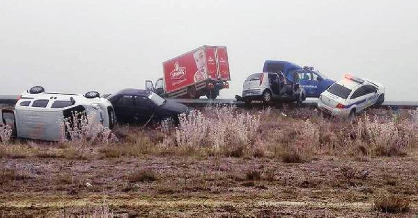 Aksaray'da 11 araçlı zincirleme kaza: 6 yaralı