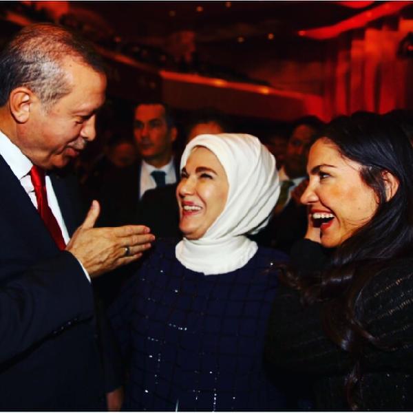 Cumhurbaşkanı Erdoğan ve eşinden 80’ler dizisi oyuncusuna övgü