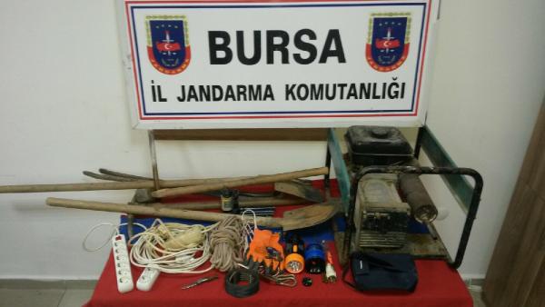 Orhangazi’de kaçak kazı yapan 6 kişi yakalandı