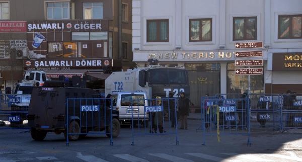 Diyarbakır Sur'da çatışma: 9 güvenlik görevlisi yaralı