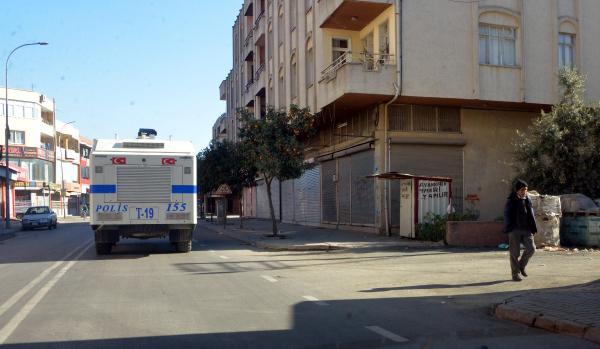 Adana'da kısmen kepenk kapatma eylemi