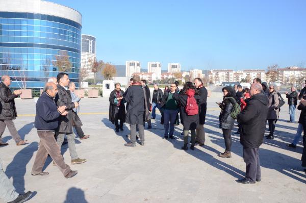 Adliyedeki eylem devam ediyor: CHP'li vekil destek verdi
