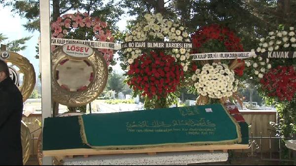 Kızı tarafından öldürülen banka üst düzey yöneticisi kadın son yolculuğuna uğurlandı