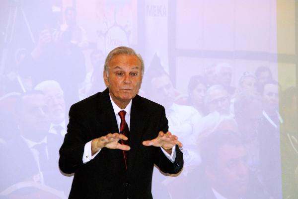 Yeşilçam'ın jönünden sahnede 'öpüşme teknikleri'