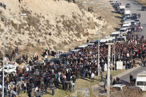 Mersin'de gösterilerde ölen genç toprağa verildi