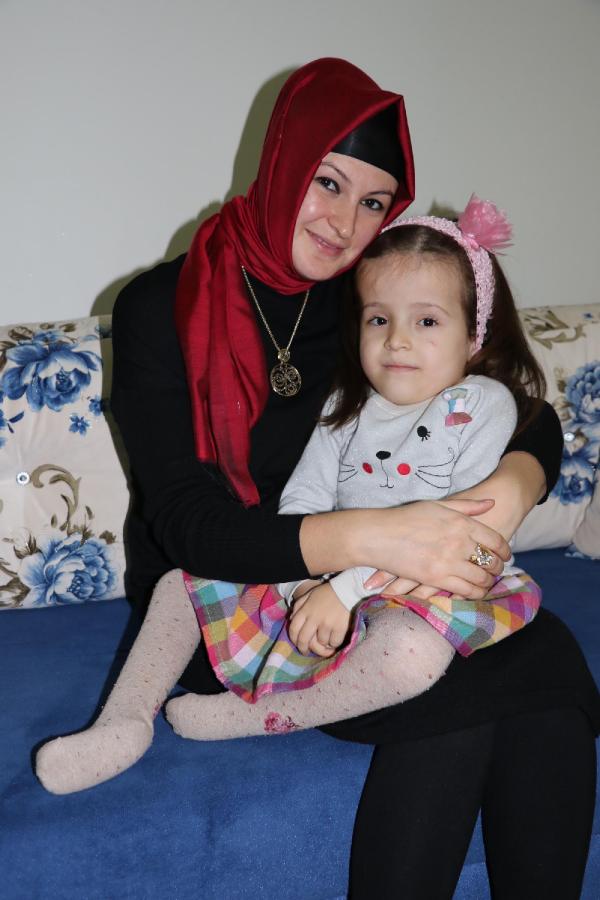 8 yaşındaki Zeynep'in tekerlekli sandalyesini çaldılar