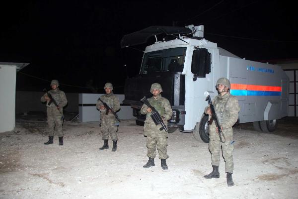 Şanlıurfa’da ev yakmaya giden kadınları jandarma engelledi (2)