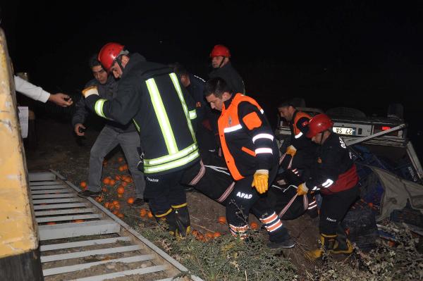 Otomobilin çarptığı kamyonet kanala uçtu: 1 ölü