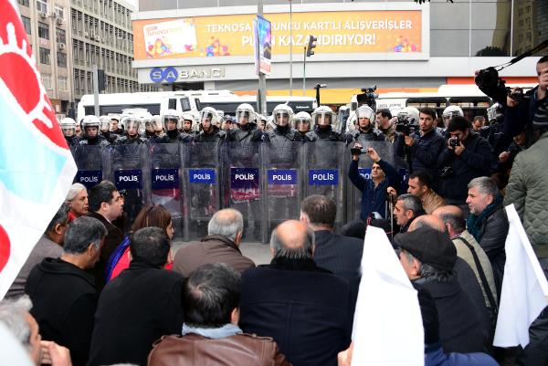 Adana'da sendika ve meslek örgütlerinin yürüyüşüne izin verilmedi