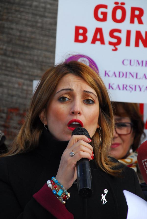 İzmir'de kadınlardan yeni anayasa tepkisi