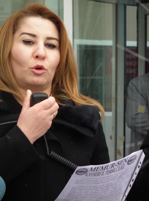 Memur kadınlardan, işkenceci üvey anneye tepki