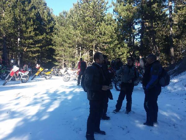 Motosikletlilere Kazdağları'nda kar süprizi