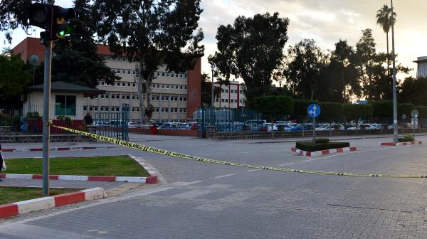 Adana Valiliği önünde bomba paniği