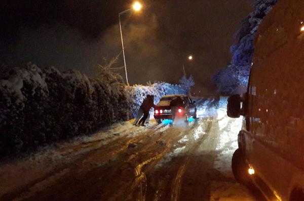 Kocaeli'de kar yağışı etkili oluyor