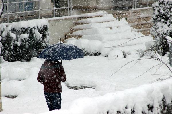 Düzce Üniversitesi'nde eğitime kar engeli