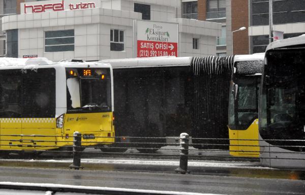 Metrobüsükazası seferleri durdurdu