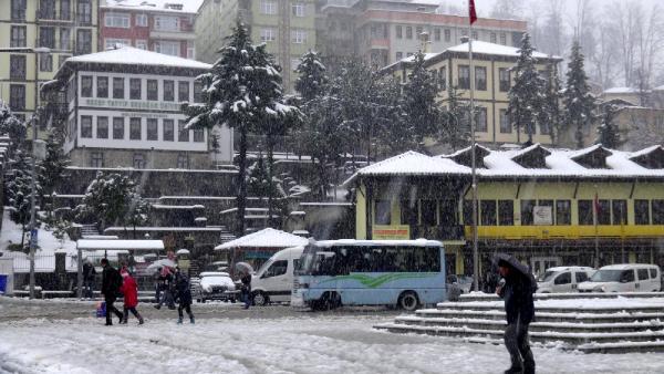 Rize’de 322 köy yolu ulaşıma kapandı
