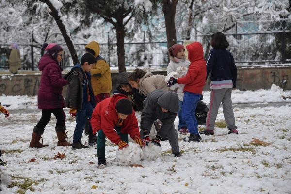 Diyarbakır'da okullarda kar tatili