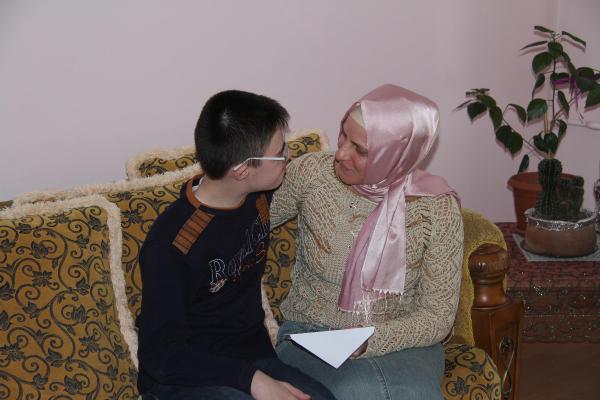 Engelli çocuklardan ailelerine en anlamlı yılbaşı hediyesi
