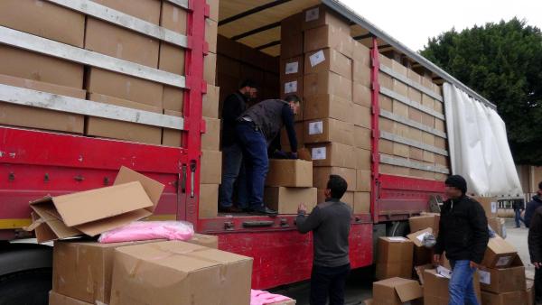TIR'daki bebek kıyafetleri arasında 250 bin paket kaçak sigara