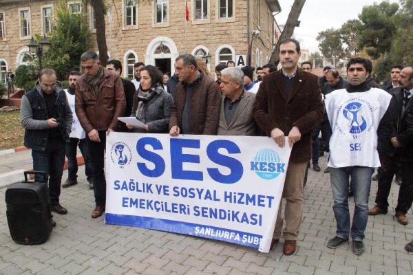 Şanlıurfa'da sağlık çalışanlarından oturma eylemi