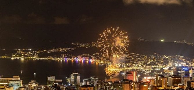 Dünyada yeni yıl kutlamaları başladı