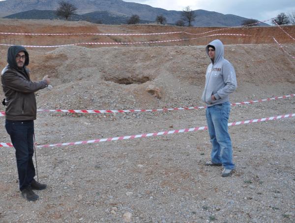 Acıpayamlılar'ı korkutan obruk
