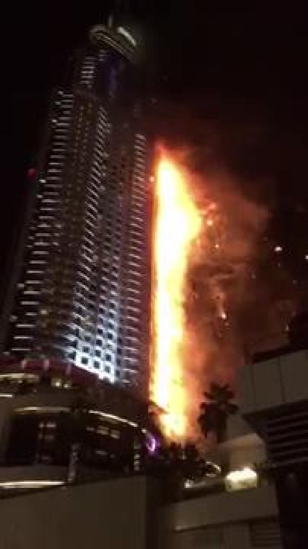 Dubai'de The Address Hotel'de yangın çıktı