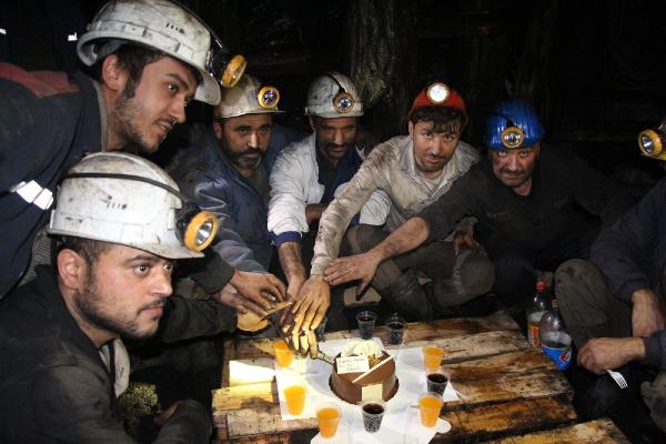 Maden ocağında yılbaşı kutlaması