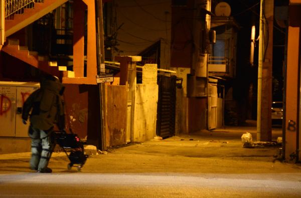 Adana'da karakol önünde şüpheli poşet paniği