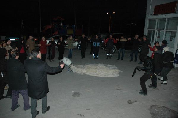 Posof'ta yeni yıla deve oynatarak girdiler