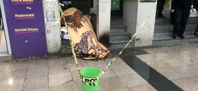 Fatih'te bir kişi donarak öldü