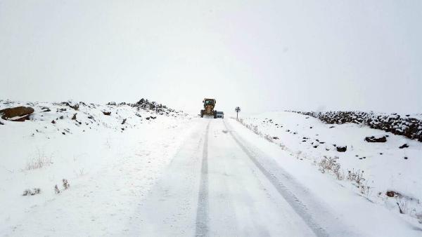 Şanlıurfa'da kar nedeniyle kapanan yollar açıldı