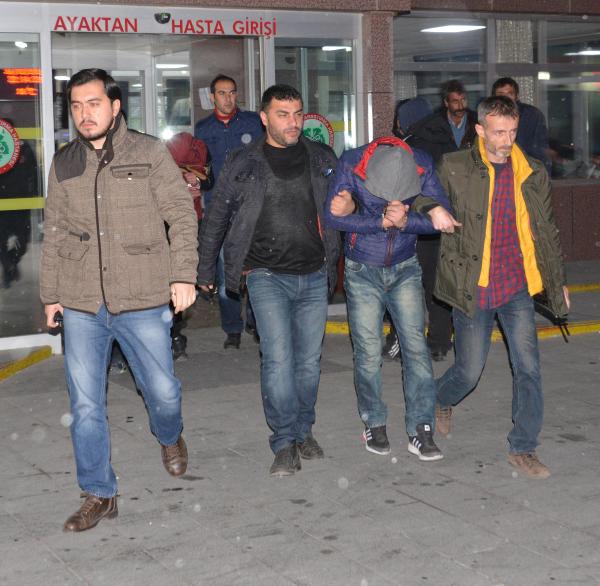 Telefon dolandırıcılarını kırmızı bağcıklı ayakkabıları ele verdi