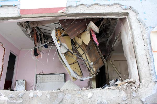 Gemerek'te kalorifer kazanı patladı: 1 ölü, 2 yaralı (2)