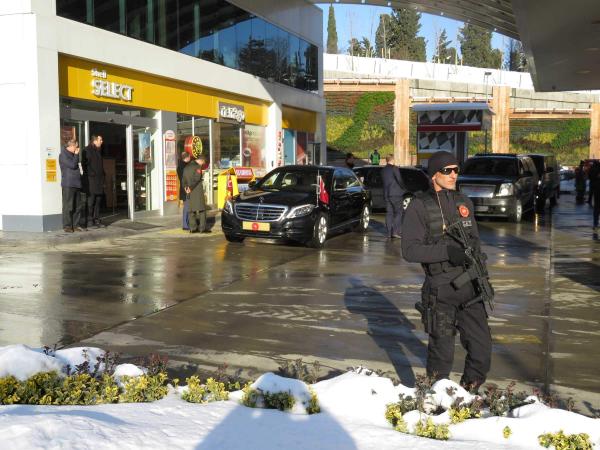 Cumhurbaşkanı Erdoğan akaryakıt istasyonuna uğradı