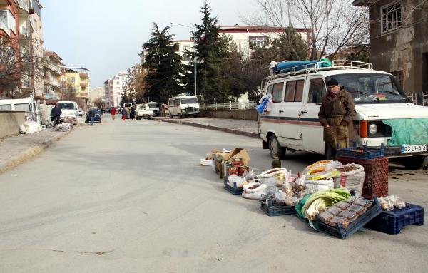 Soğuk hava pazarcıya tezgah açtırmadı