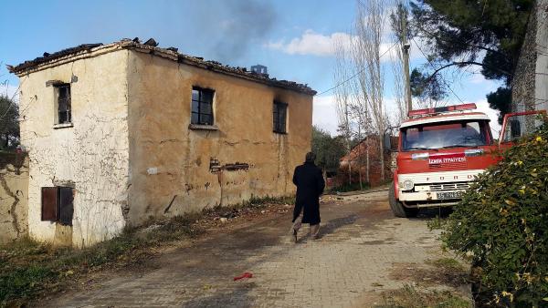 Yangın yaşlı çifti evsiz bıraktı
