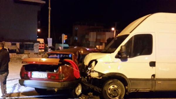 Otomobil ters şeritten kavşağa girdi: 1 yaralı