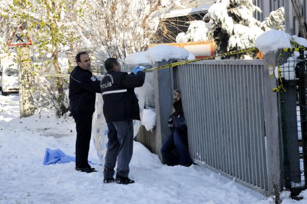 Otomatik kapı ile duvar arasına sıkışarak kadın işçi öldü