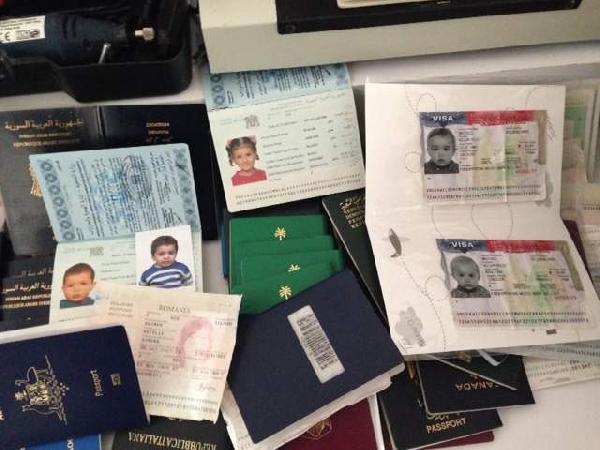 Fatih'te sahte pasaport  ve çeşitli belgeler basan Suriyeli gözaltına alındı