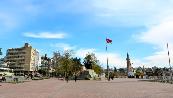 Güneş açtı, Antalyalılar sokağa çıktı