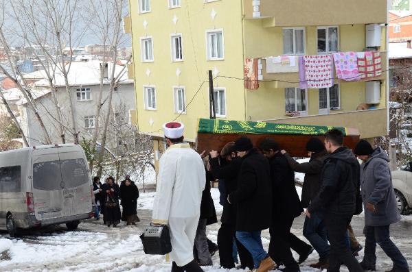 Kazada ölen üniversiteli solist Pelin İnci toprağa verildi