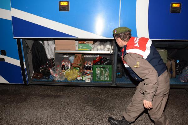 Yolcu otobüsünün bagajında 7 bin paket kaçak sigara ele geçirildi
