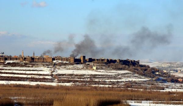 Diyarbakır'daki çatışmalar, Dünya Kültür Mirası surların kartpostallık güzelliğini bozuyor