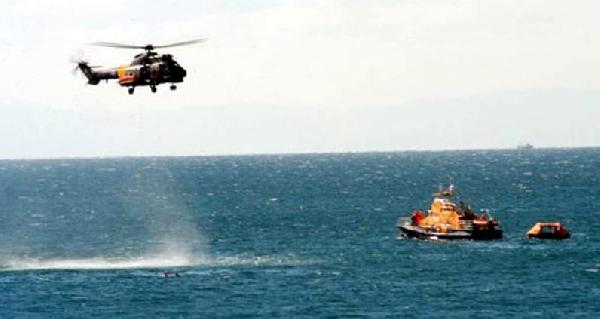 Ege'de kaçak botu alabora oldu: 1 çocuk öldü