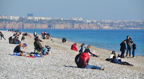 Antalyalılar güneşin tadını çıkardı