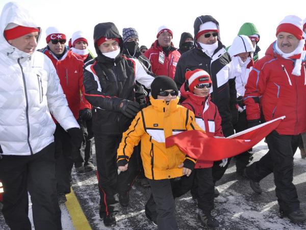 Sarıkamış'ta şehitler, şiddetli soğukta anıldı (2)