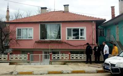 Eşini öldürüp polise teslim oldu
