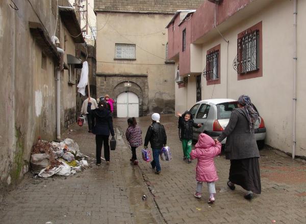 Cizre'den halkın beyaz bayrak açıp kaçışı sürüyor